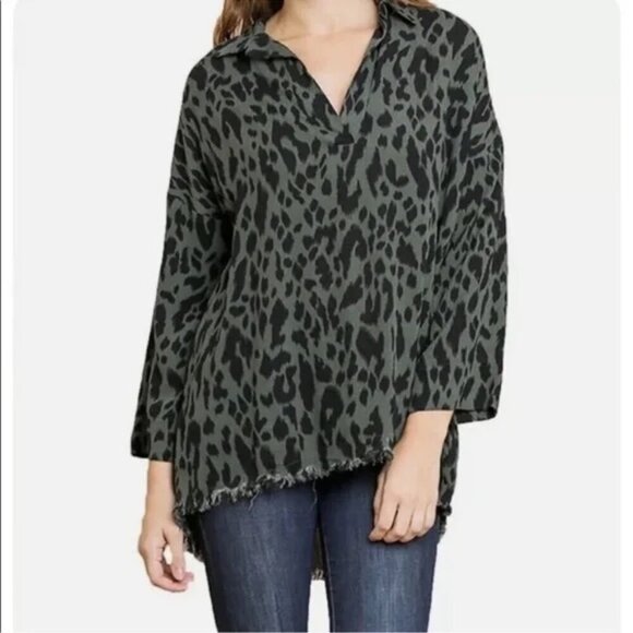 Umgee Cheetah Print Tunic Blouse V-Neck Raw Hem Green & Black (Size M) - Picture 1 of 14
